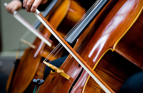 只聽(tīng)過(guò)巴哈的無(wú)伴奏大提琴作品嗎？試試這些人的無(wú)伴奏作品！