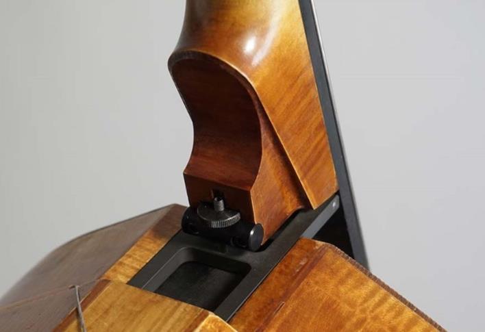 圖9 Patrick Charton'Suit-bass'琴頸可調節且可快速拆卸